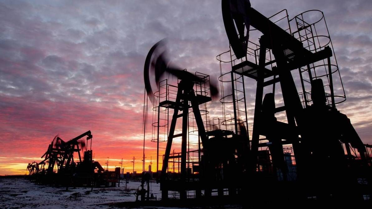 Oil slides 5% to two-week low as US-Iran ceasefire sparks cautious optimism
