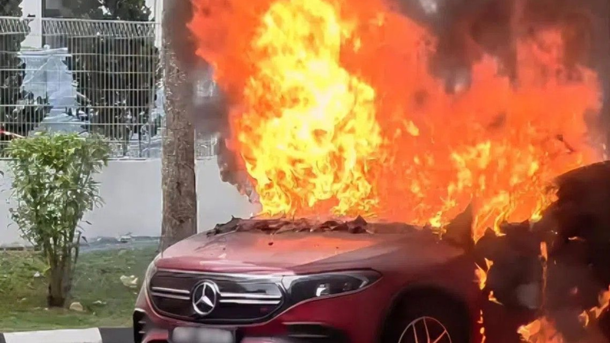 Electric vehicle erupts in flames at Woodlands carpark; investigation underway