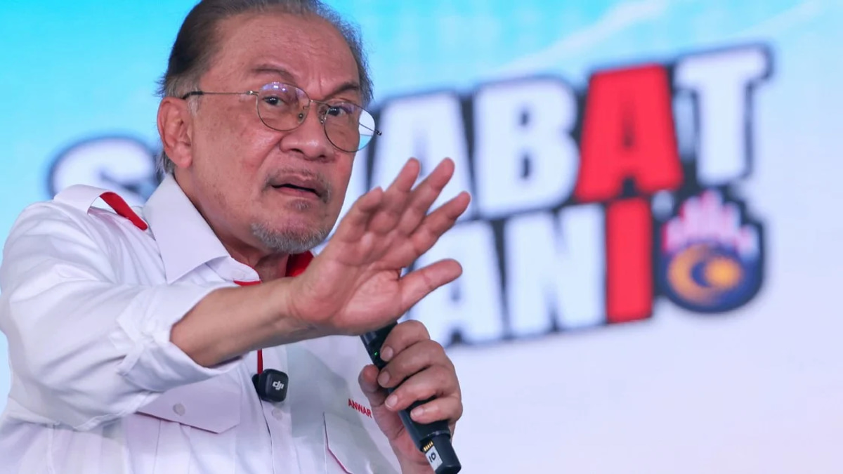 Anwar makes final appeal for Johoreans to choose capable leadership