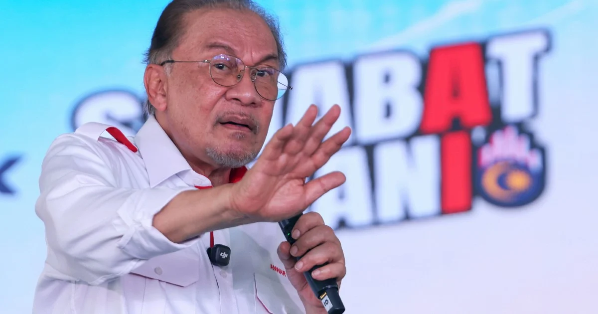 Anwar makes final appeal for Johoreans to choose capable leadership