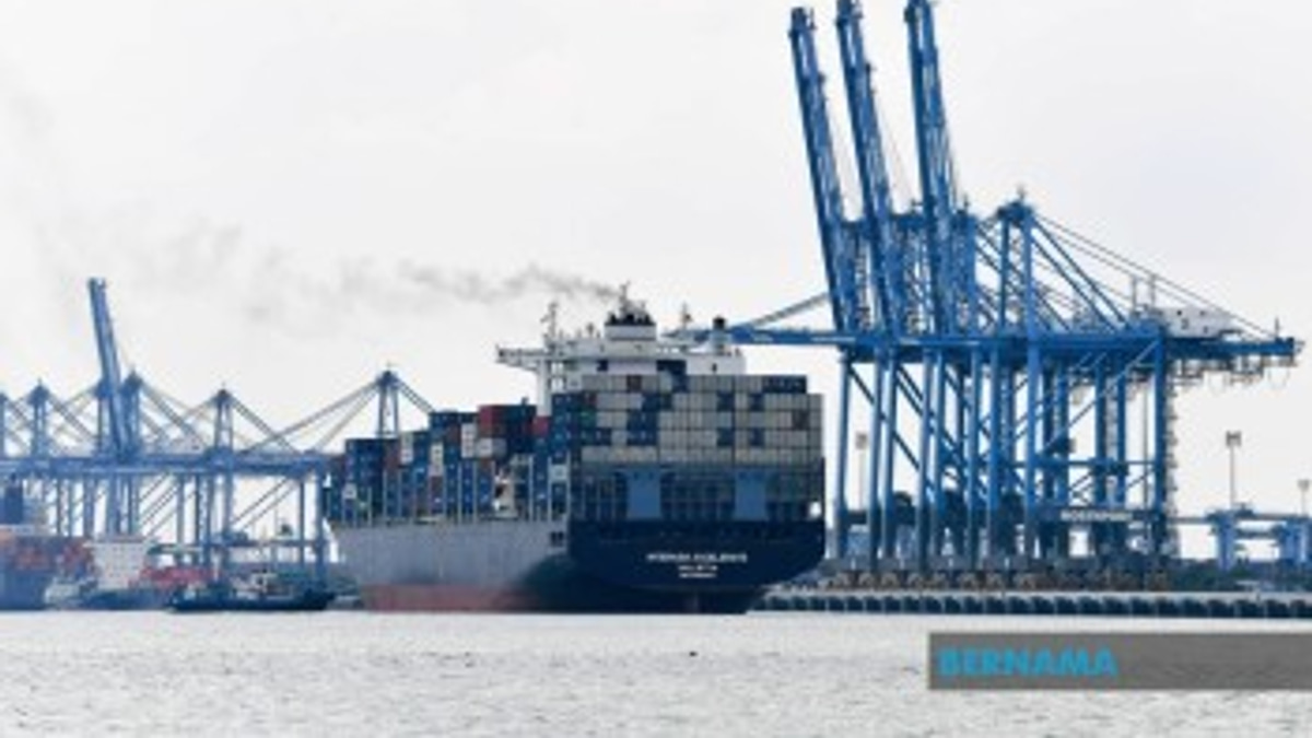 Malaysia's Export Growth Outlook Brightens to 21.7% for 2026 on Tech Demand Surge