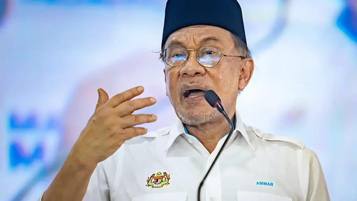 Anwar Warns Cabinet Against Targeting Coalition Partners in State Elections