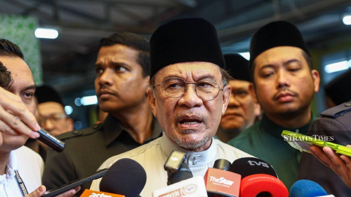Only Agong Can Remove Azam Baki From NFCC Post, Anwar Clarifies