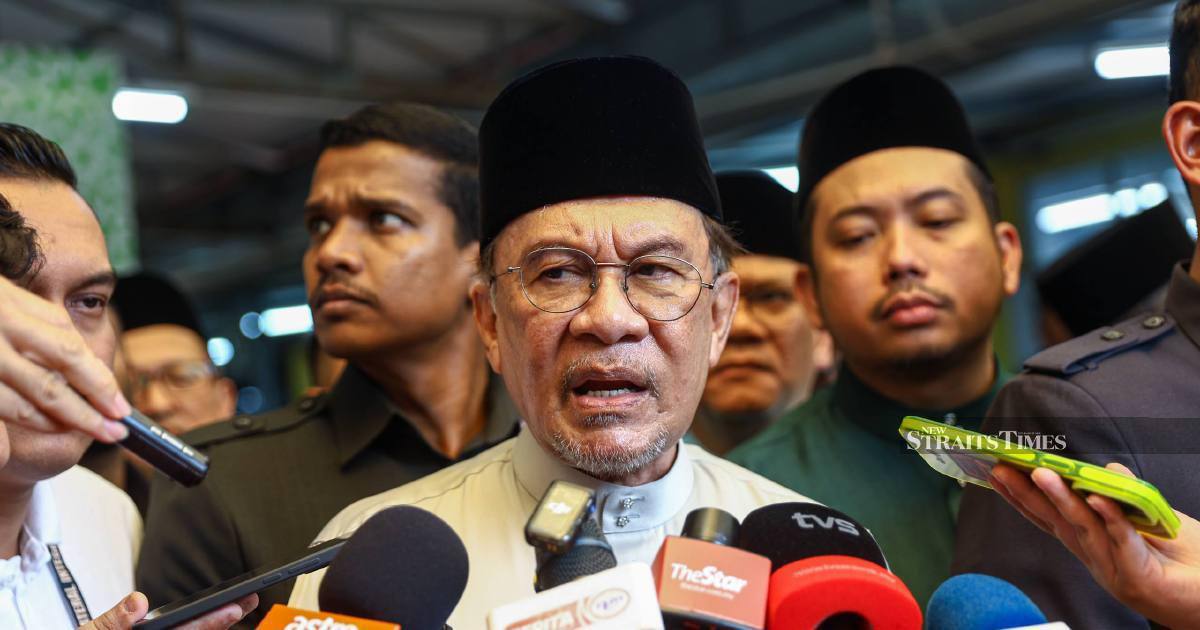 Only Agong Can Remove Azam Baki From NFCC Post, Anwar Clarifies