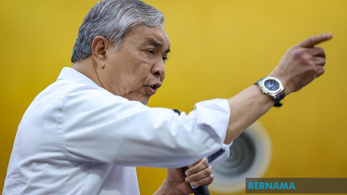 Ahmad Zahid Backs Government-Funded Political Training for Student Leaders