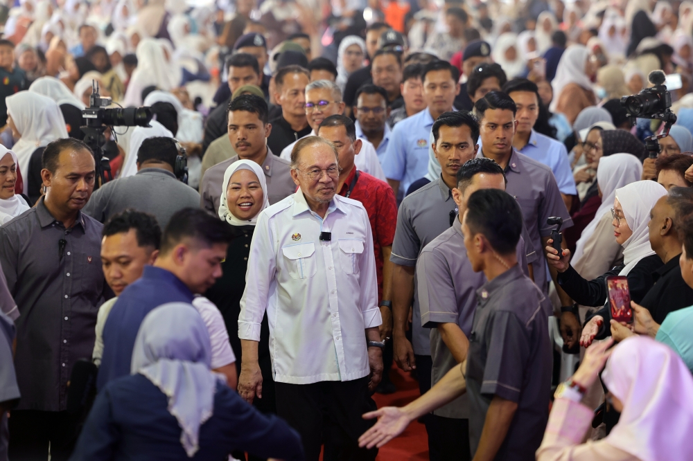 Anwar Scrutinises Tabung Haji's 13-Month Bonus Scheme as Breach of Fiduciary Duty
