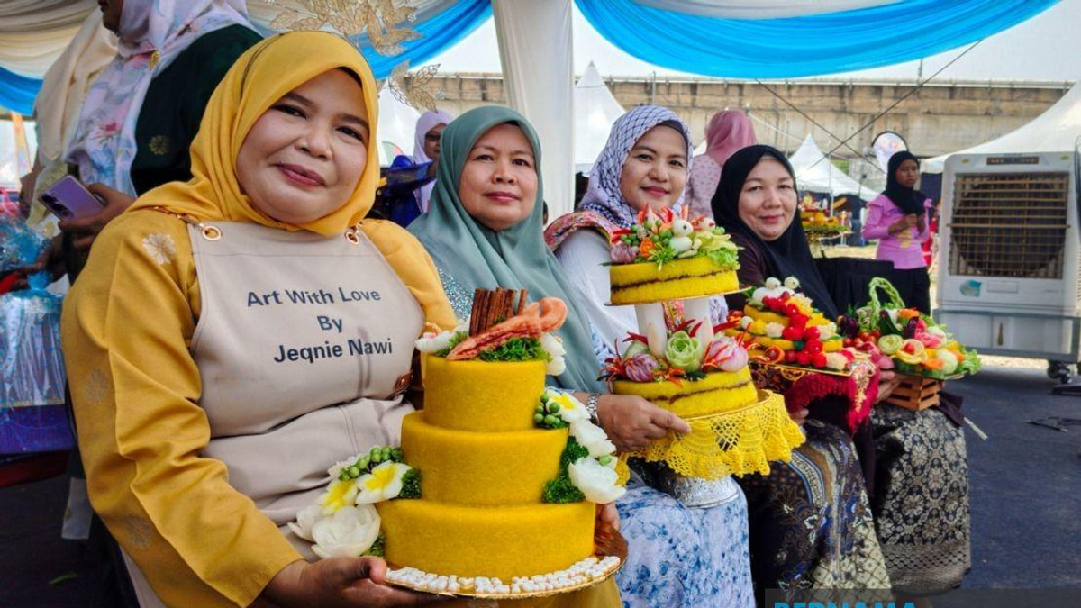From Resort Marketing to Pulut Kuning: How One Kelantan Woman Built a Thriving Food Art Business