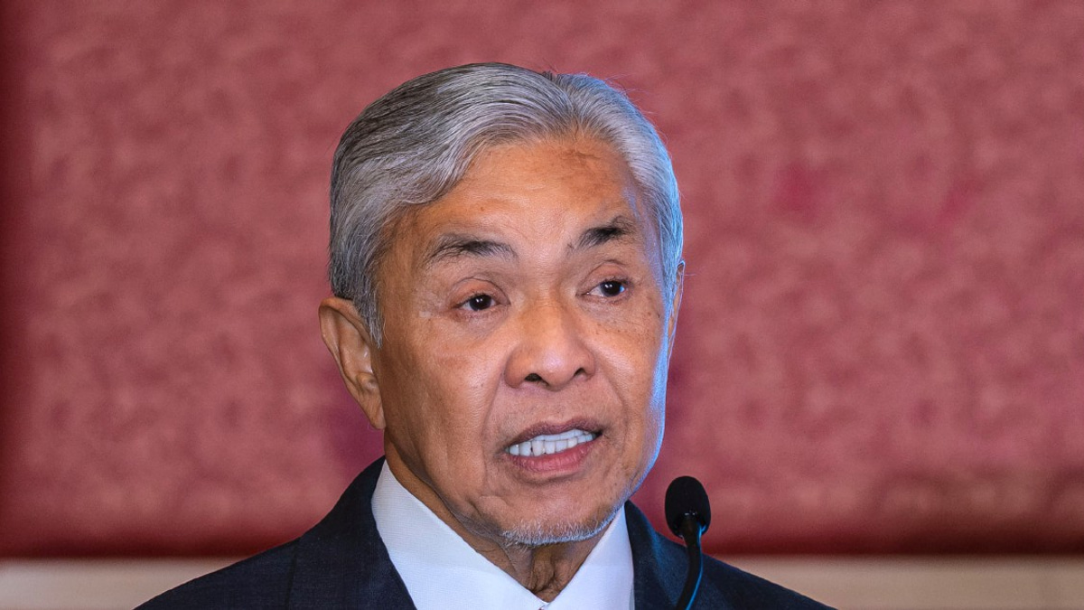 Zahid Charts New Course for Immigration Department Beyond Border Control