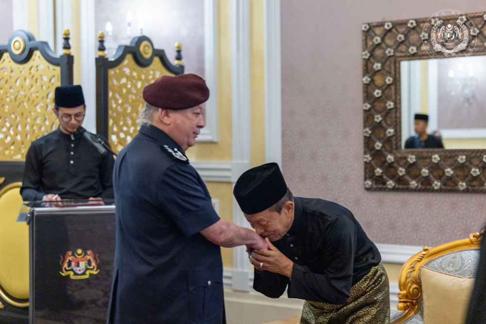 Sultan Ibrahim Receives Briefing from MACC Chief on Anti-Corruption Commission Operations