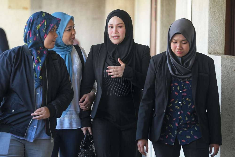Zizie Izette present as court delivers verdict in RM2.8 million corruption abetment trial