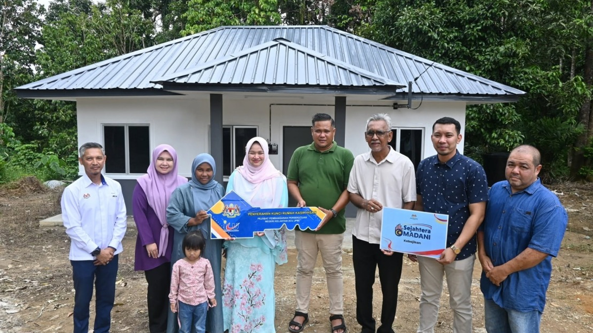 Government Delivers Rumah Kasih Ihsan Homes to Jeli Residents, Advancing Housing Security in Kelantan