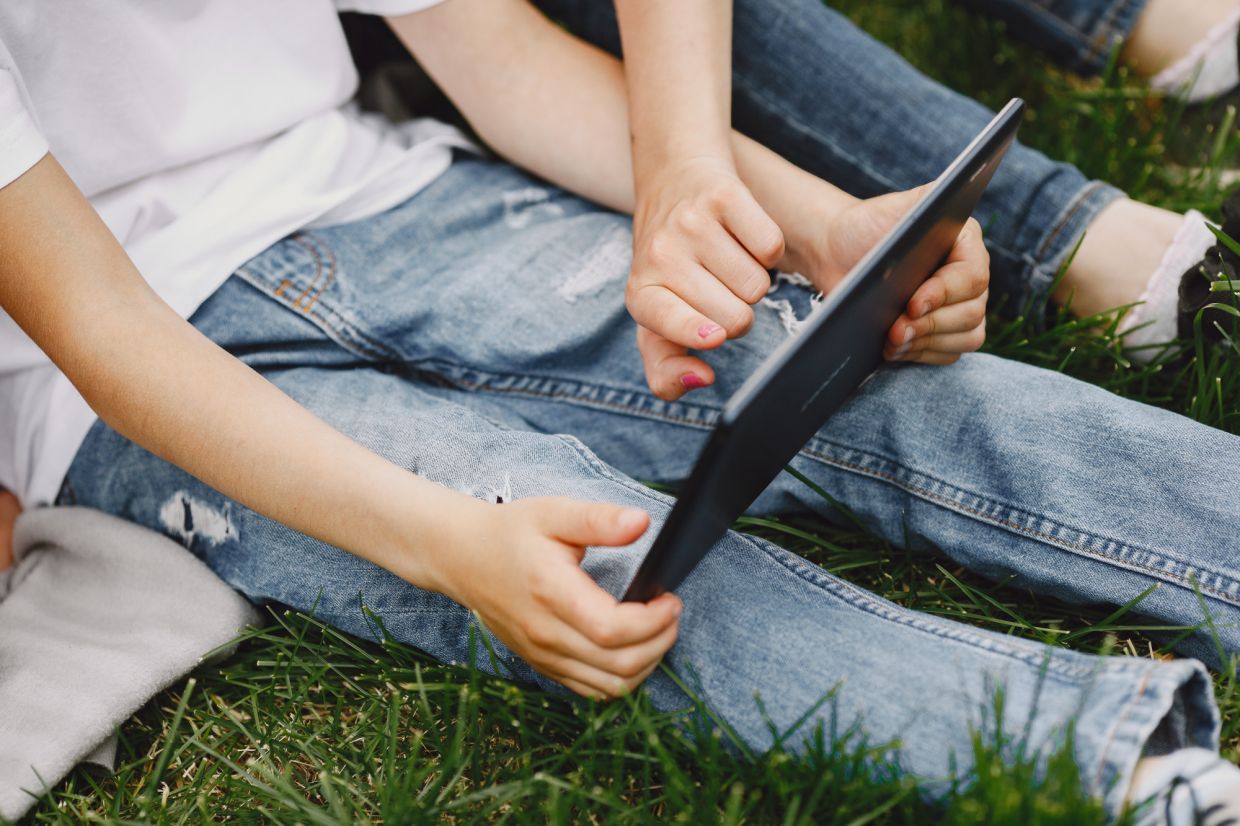 Silicon Valley's Digital Paradox: Tech Titans Restrict Screens for Their Own Children