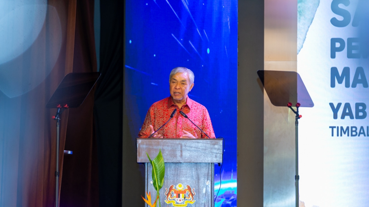 Deputy Prime Minister Zahid Denies Reports of Coalition Leadership Summit, Reaffirms Backing for Unity Government