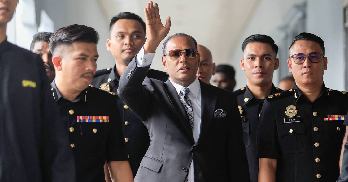 Supporters hail Saravanan as ex-HR minister appears in court on graft charges