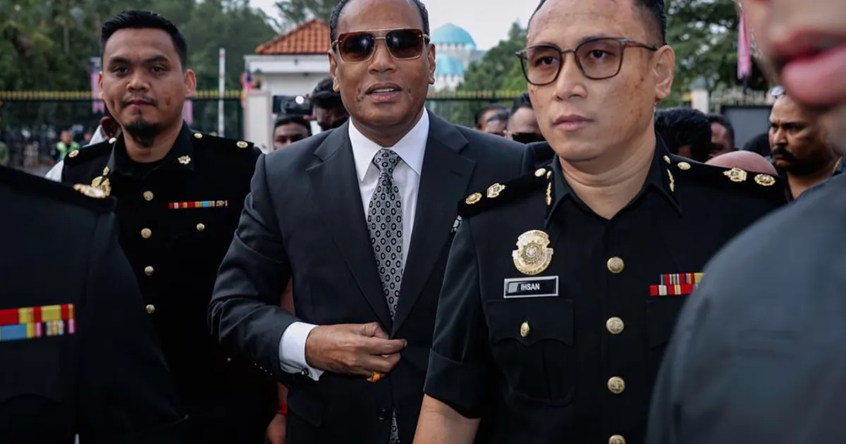Former HR Minister Saravanan Arrives at KL Courts for Proceedings