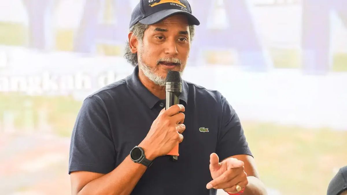 Khairy Attacks PH Manifesto as Recycled BN Promises, Urges Johoreans to Back 'Original'