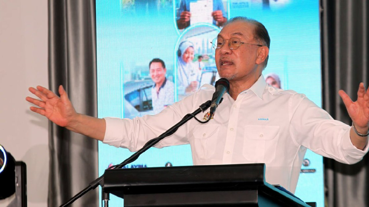 Anwar calls for unity and consensus through traditional pantun as state elections loom