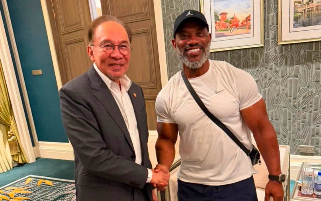 PM Anwar Meets Bodybuilding Icon Dexter Jackson, Quips About Gym Time