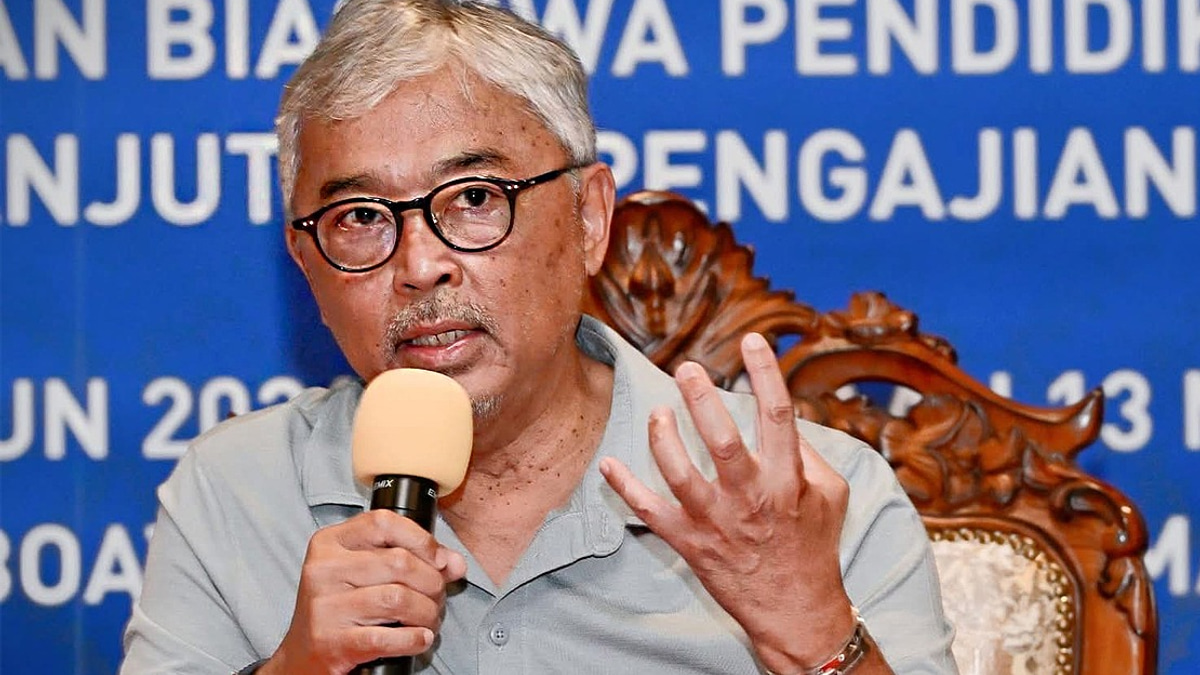 Sultan of Pahang Urges Universities to Expand Scholarship Opportunities for Tioman Island Students