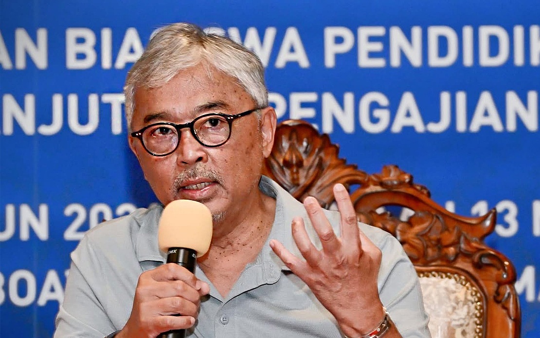 Sultan of Pahang Urges Universities to Expand Scholarship Opportunities for Tioman Island Students