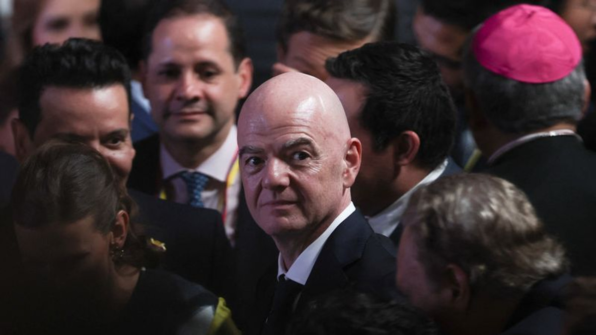 Soccer's Major Confederations Consider No-Confidence Vote Against FIFA President Infantino