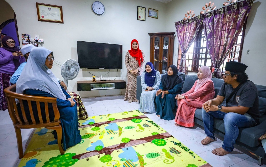 Education Minister Pays Respects to Family of 14-Year-Old Who Collapsed During Rugby Training