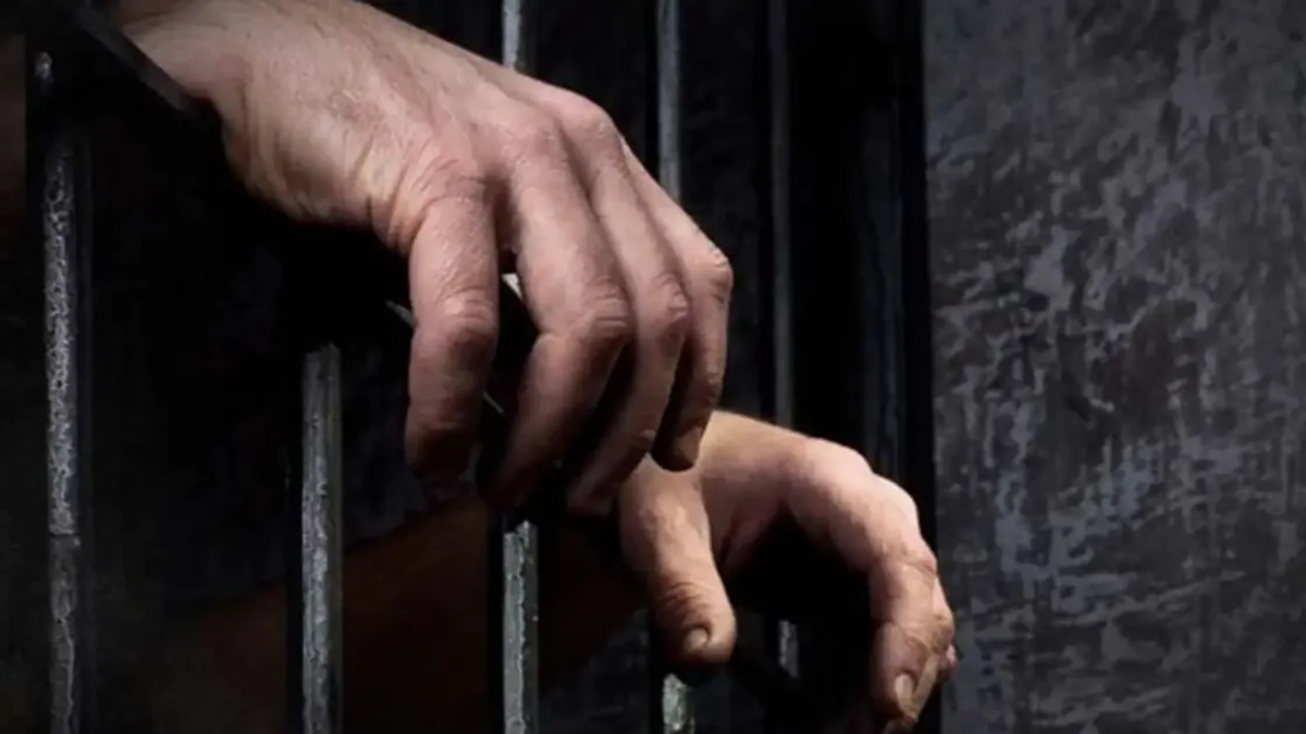 Elderly Man Imprisoned for Unpaid RM1,000 Fine Following Assault on Police Officer