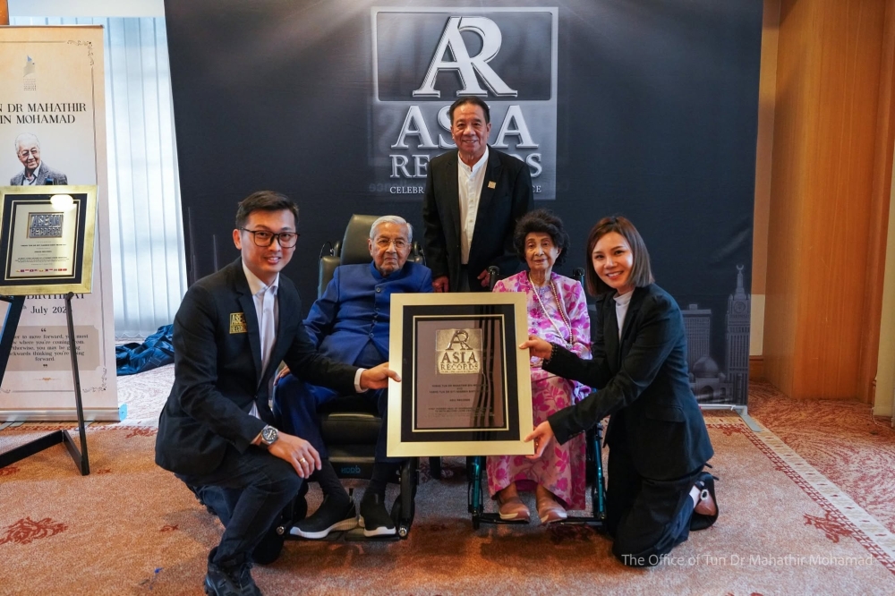 Mahathir and Siti Hasmah Set Three Guinness Records as Couple Enters Centennial Milestone