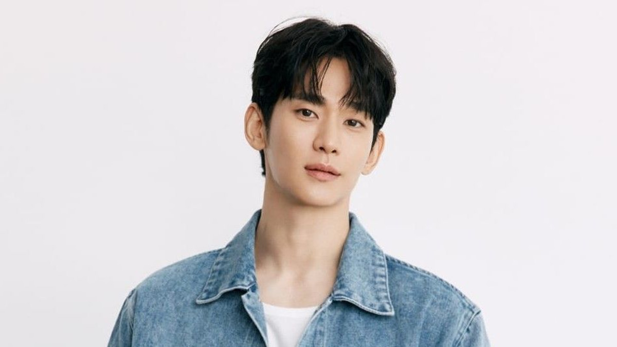Kim Soo-hyun Re-emerges with Bench Campaign After Year Away from Public View