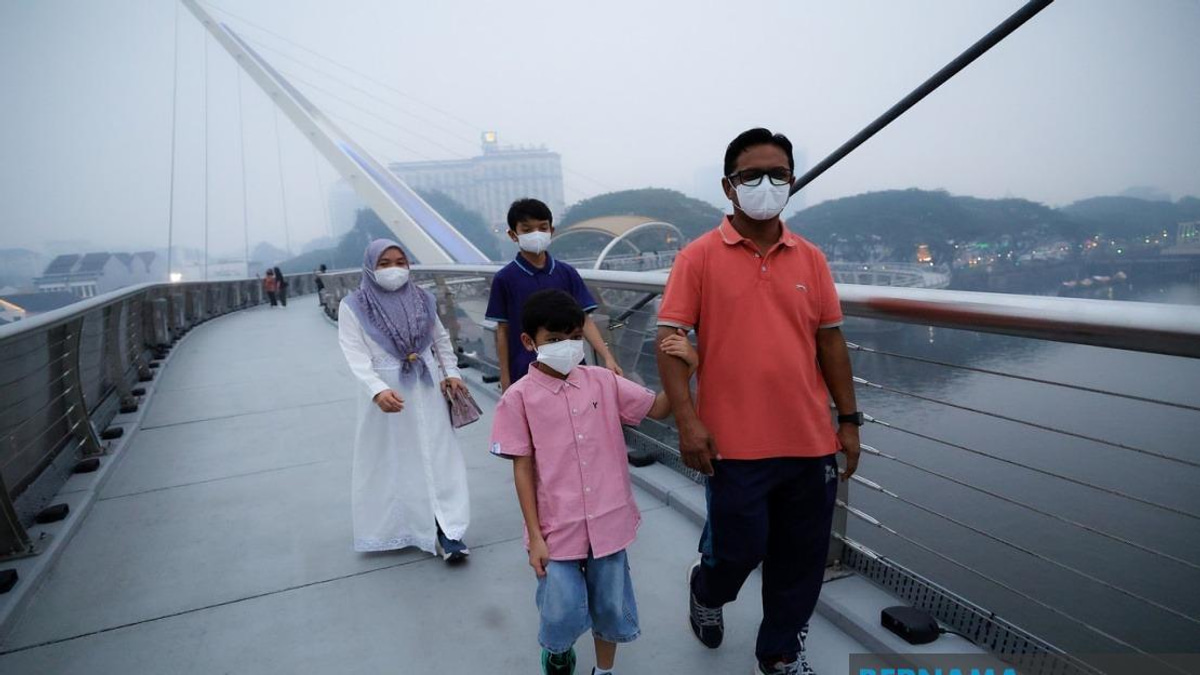 Health Experts Warn Malaysians to Monitor Air Quality and Take Precautions as Haze Worsens