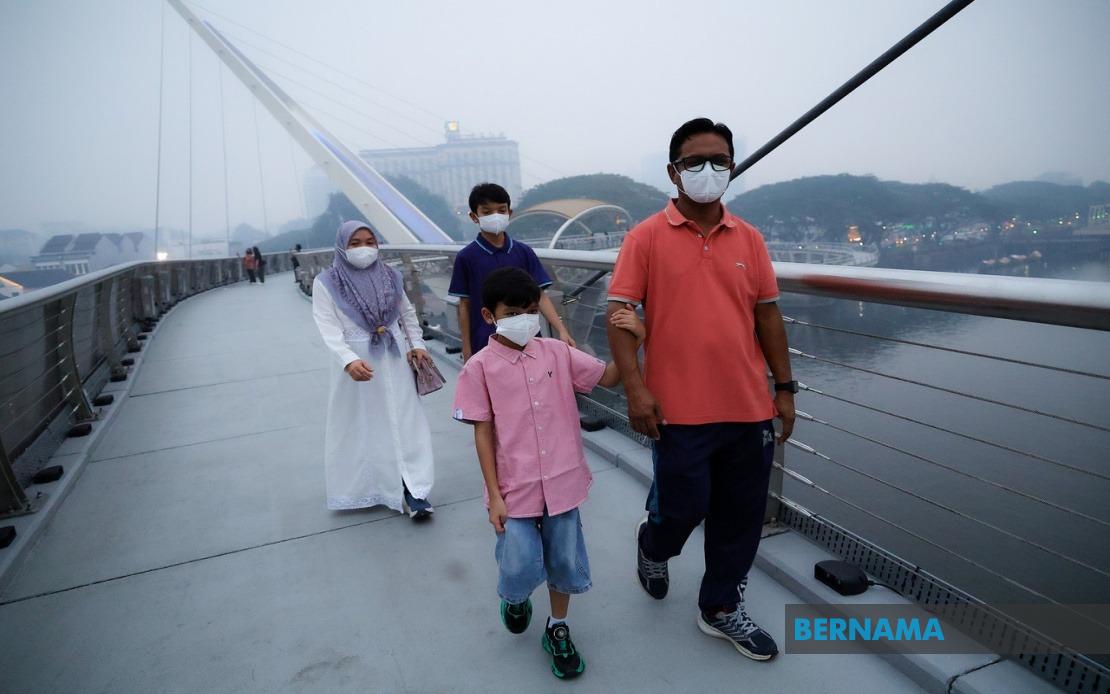 Health Experts Warn Malaysians to Monitor Air Quality and Take Precautions as Haze Worsens