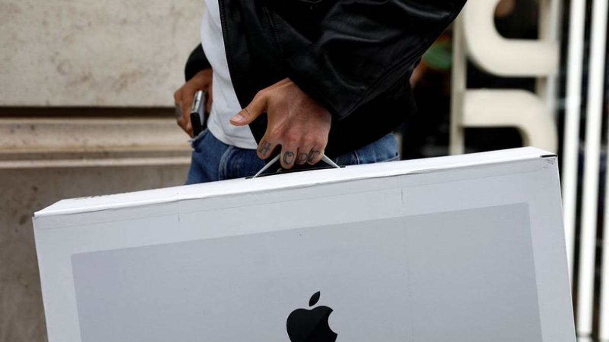 Apple Reclaims Top Spot as World's Most Valuable Company, Signalling Shift in AI Investment Sentiment