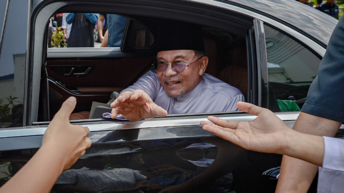 Anwar Takes Battle to Negeri Sembilan in Final Push for Pakatan Harapan State Victory