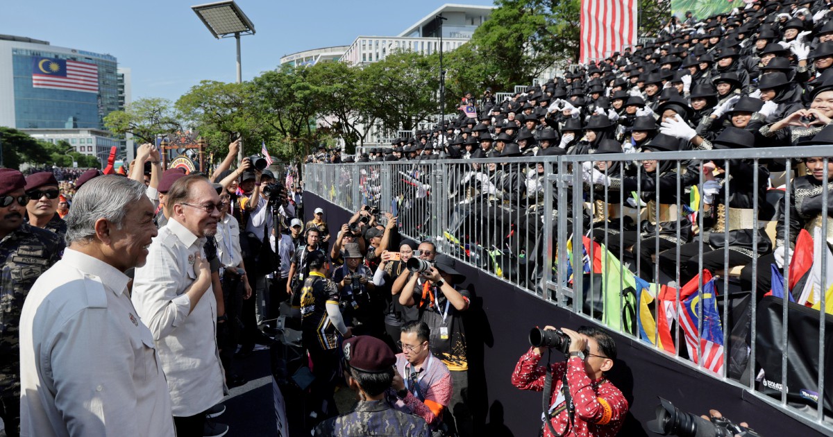 Anwar connects with citizens in heartfelt walkabout after National Day festivities