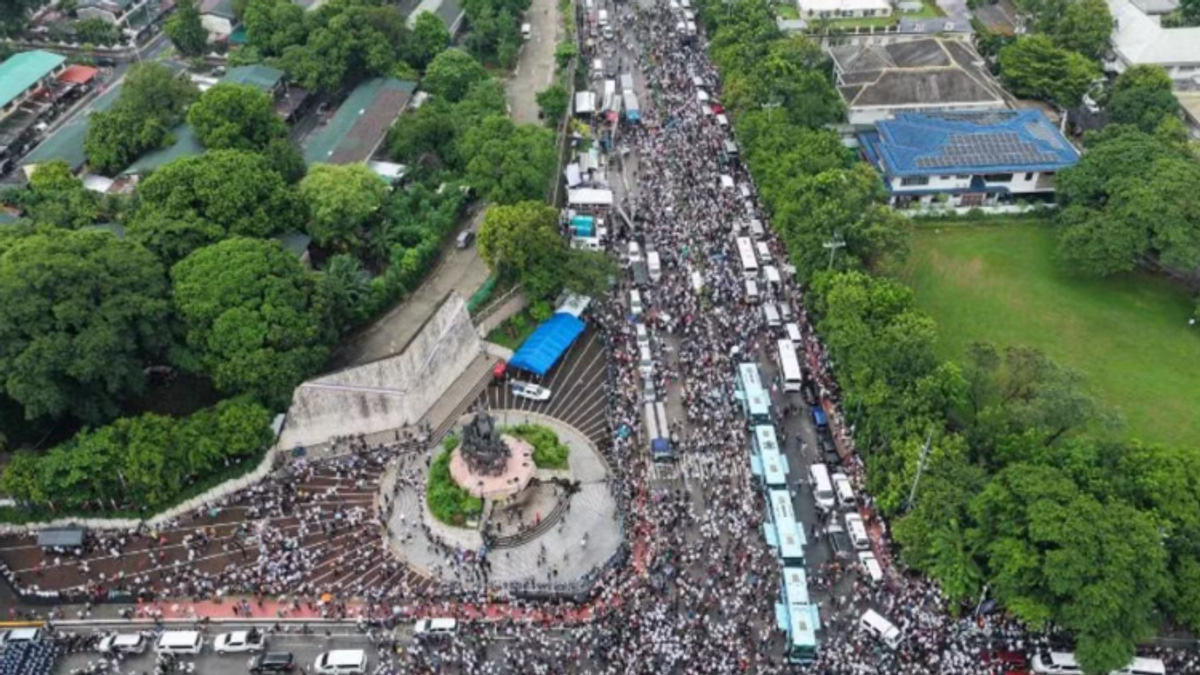 Philippine Religious Sect Mobilizes Thousands to Defend Pro-Duterte Senator Facing Graft Charges