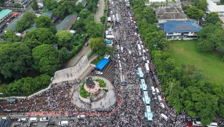 Philippine Religious Sect Mobilizes Thousands to Defend Pro-Duterte Senator Facing Graft Charges