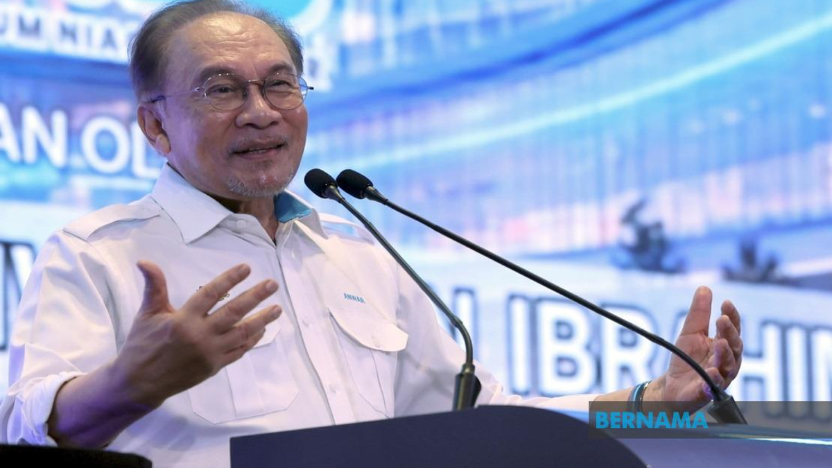 Anwar Rejects Top-Down Model for Bumiputera Entrepreneurship, Backs Mentorship by Successful Business Leaders