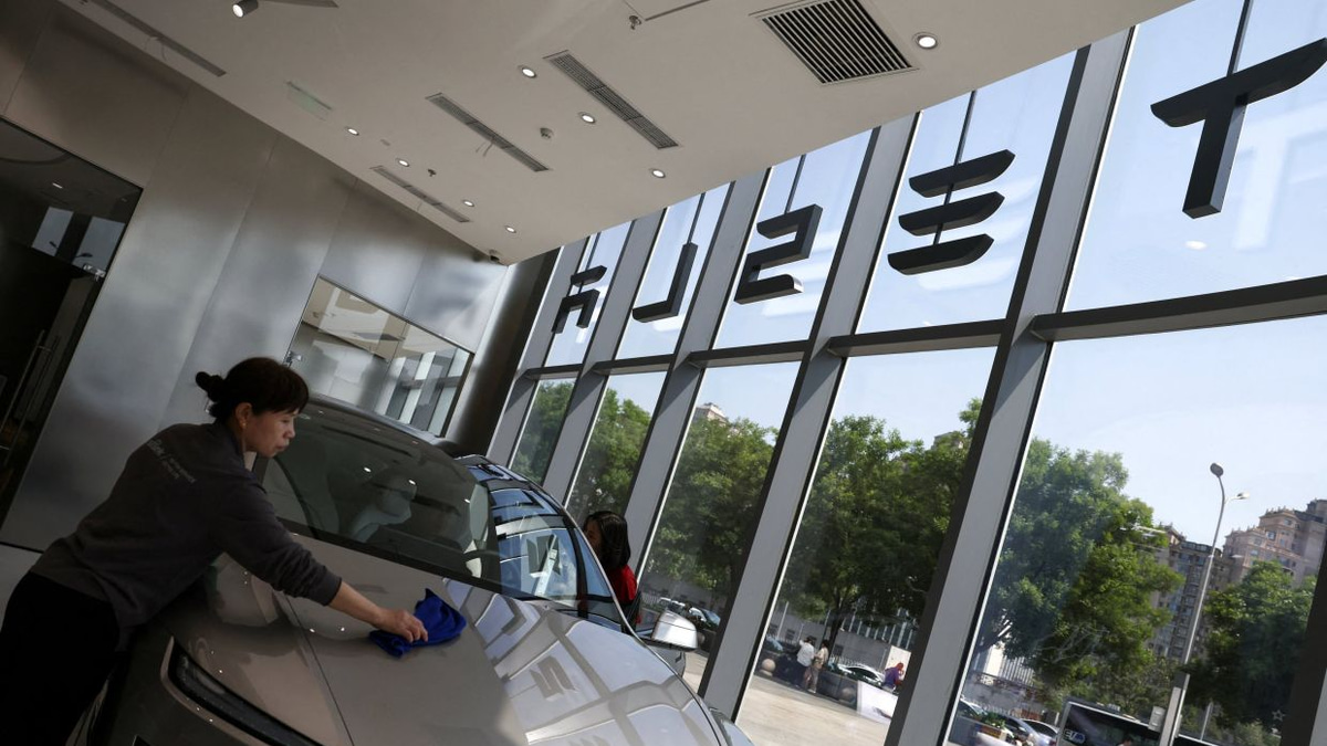 Tesla Faces Record Three Million Vehicle Recall in China Over Safety Door-Handle Defect