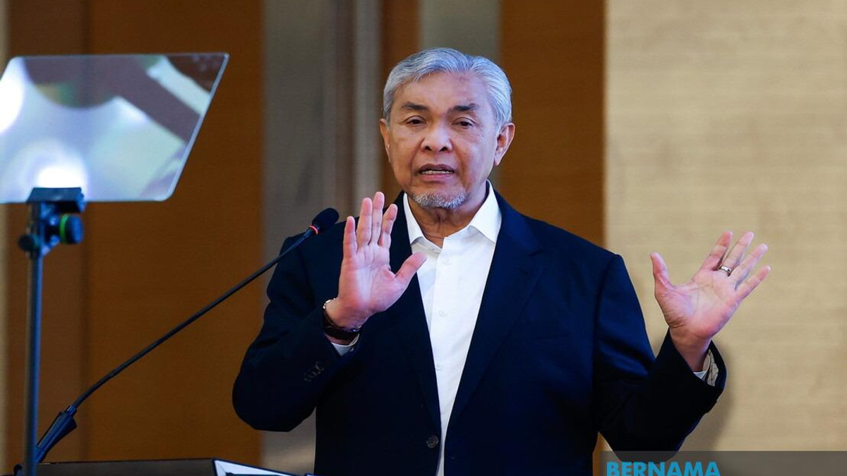 Respect Monarchy, Steer Clear of 3R Issues in Negeri Sembilan Campaign, Ahmad Zahid Urges