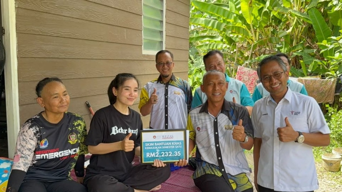Three high-achieving students realise university dreams with government and institutional support