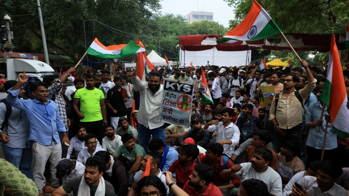 Indian Youth Movement Stages Parliament March Over Education System Overhaul