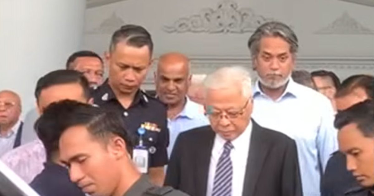 Khairy's Courtroom Show of Solidarity with Ismail Sabri Signals Umno Realignment