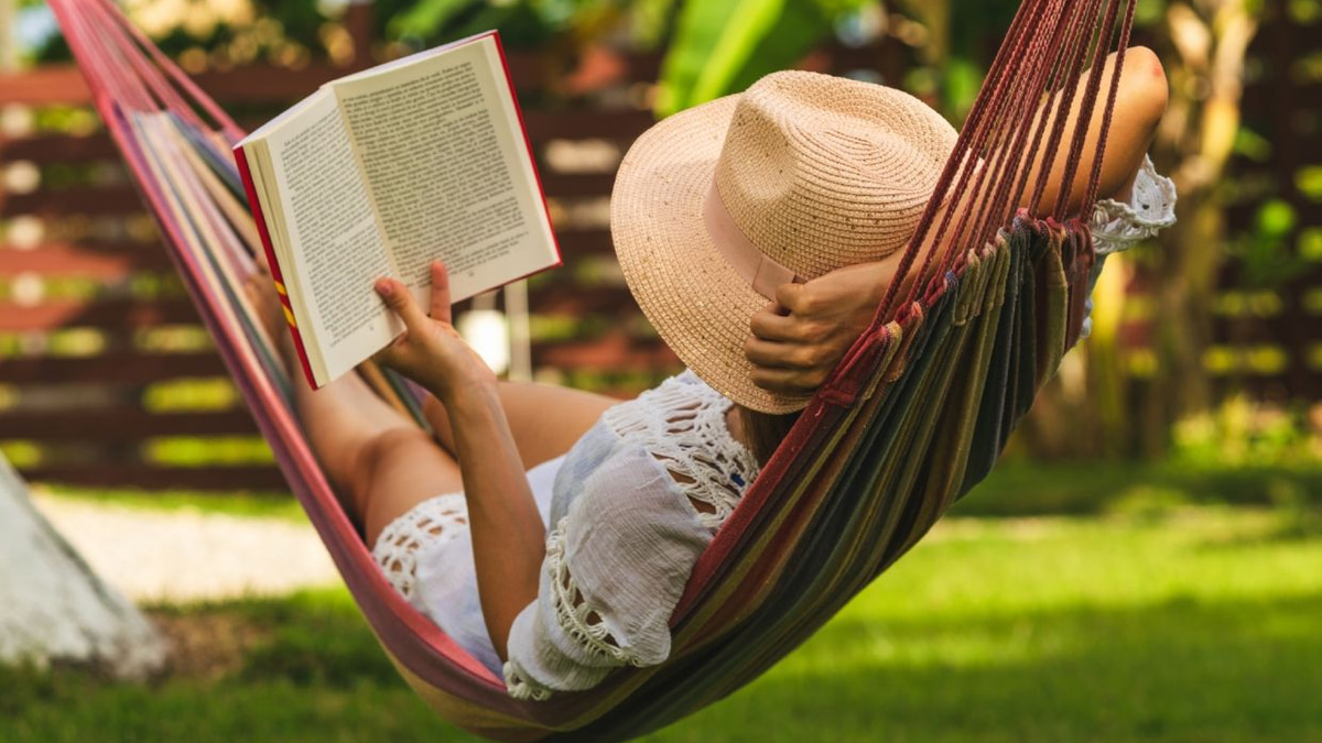 Summer 2026's Essential Reading: From Ocean Survival to Tech Insider Tales