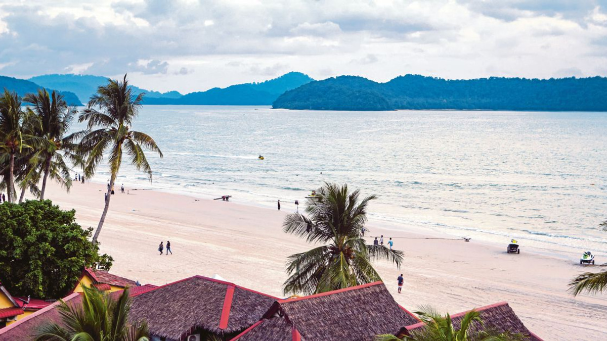 Langkawi Underperforming, Warns Mahathir of Regional Competition Risk