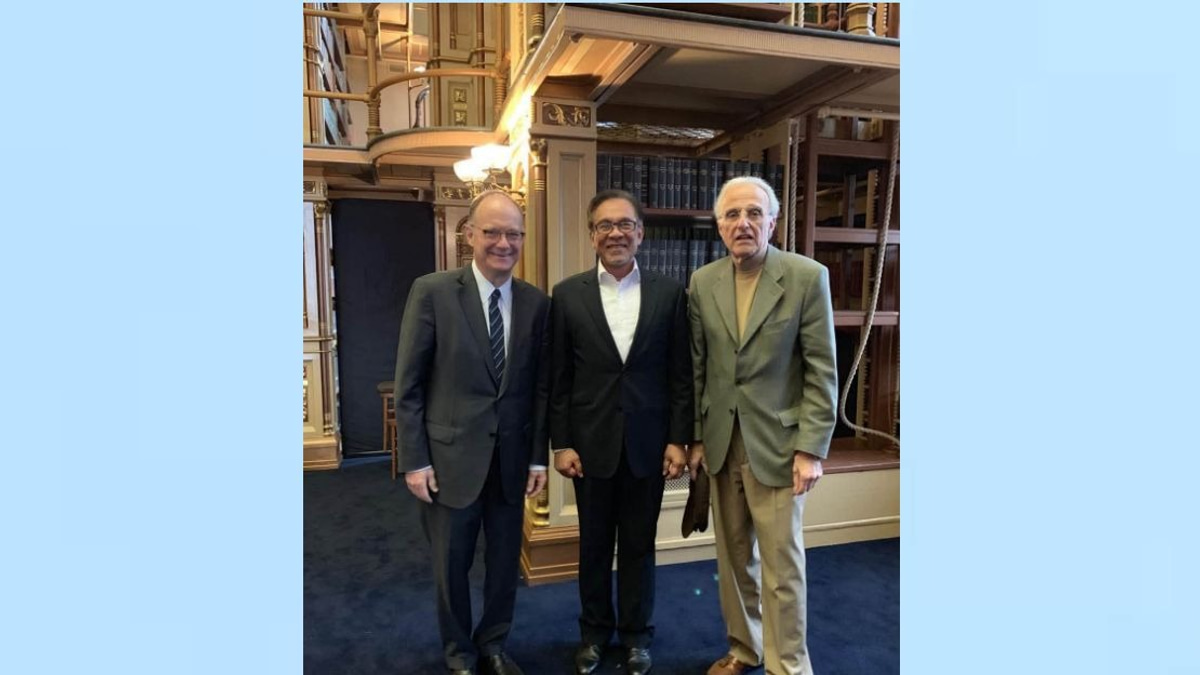 PM Anwar Pays Tribute to Leading Islamic Scholar John Esposito