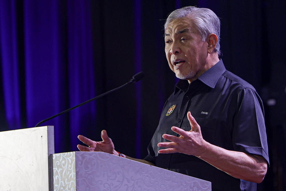Zahid Alleges Civil Servants Faced Pressure to Attend BN Events During State Elections