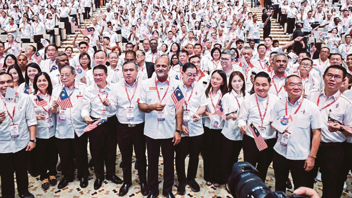 DAP Pressures Anwar to Deliver on Institutional Reforms Before Year-End