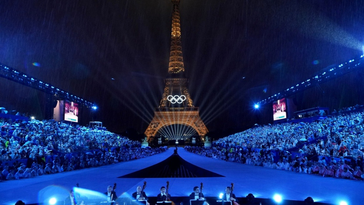 Paris's Iconic Eiffel Tower Shuts Early as France Grapples With Dangerous Heatwave