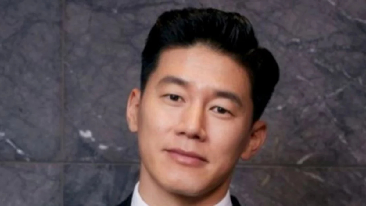 From Struggle to Success: Actor Kim Mu Yeol Opens Up About Surviving on RM500 Annually Before Breaking Into Stardom