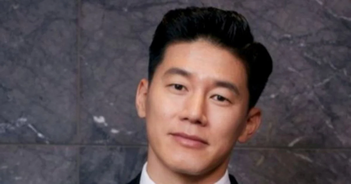 From Struggle to Success: Actor Kim Mu Yeol Opens Up About Surviving on RM500 Annually Before Breaking Into Stardom